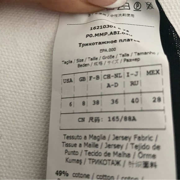 MaxMara dress runs small. Fit like a size 4. Lmk if you need measurements - Picture 5 of 6